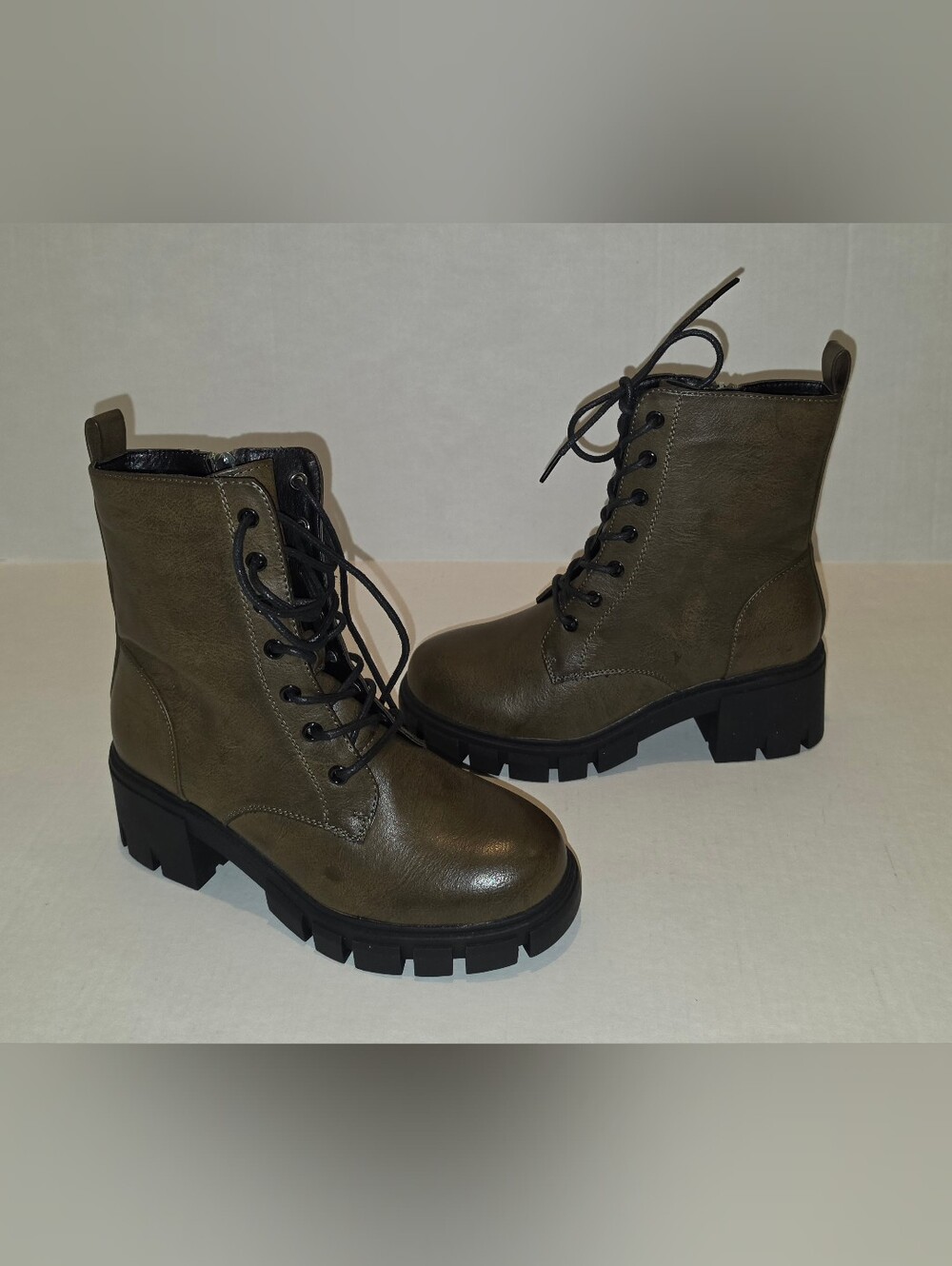 Dirty Laundry Olive Combat Boots for Women Sz 5.5